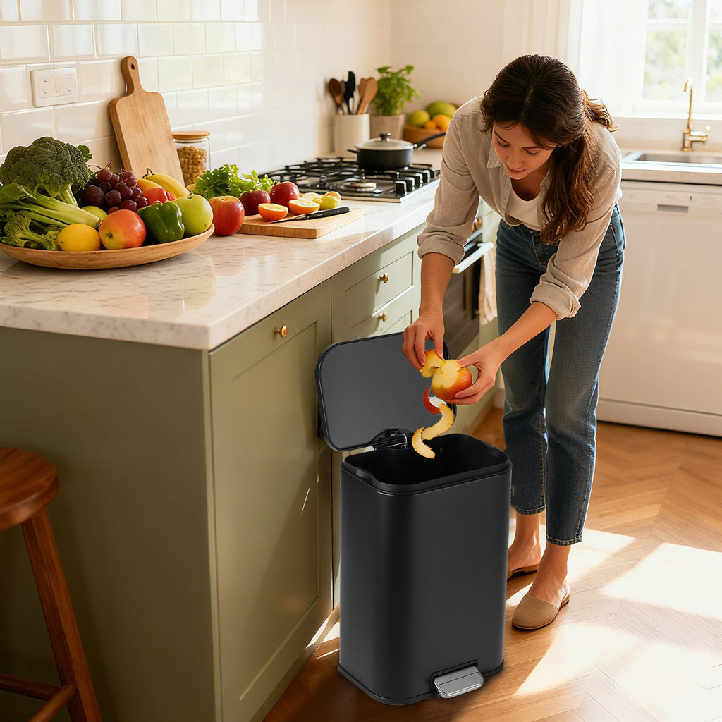 Step Trash Can 3.2 gal Soft-Close R75511