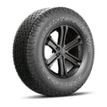 On and Off-Road Tire 225/60R17 99H Q39371